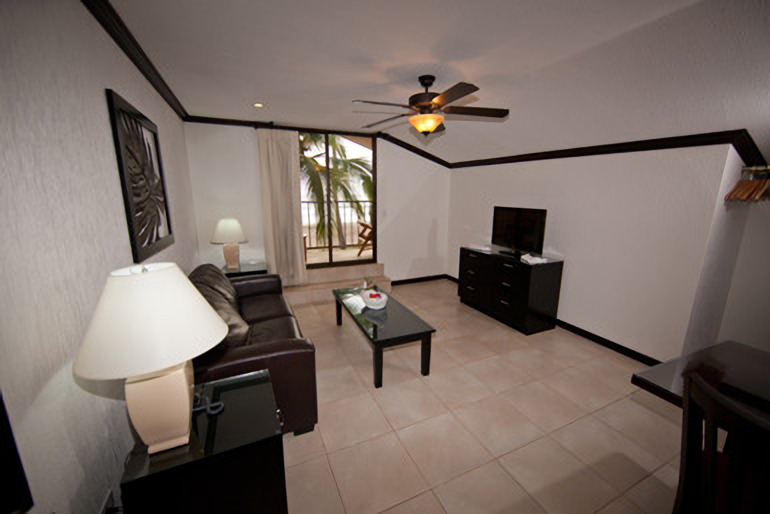 Junior Oceanfront Suites at Hotel Cocal in Jaco Beach